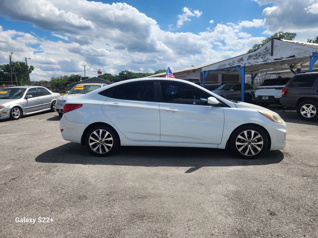2017 Hyundai Accent Image 4
