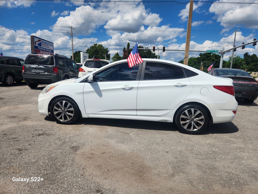 2017 Hyundai Accent Image 5