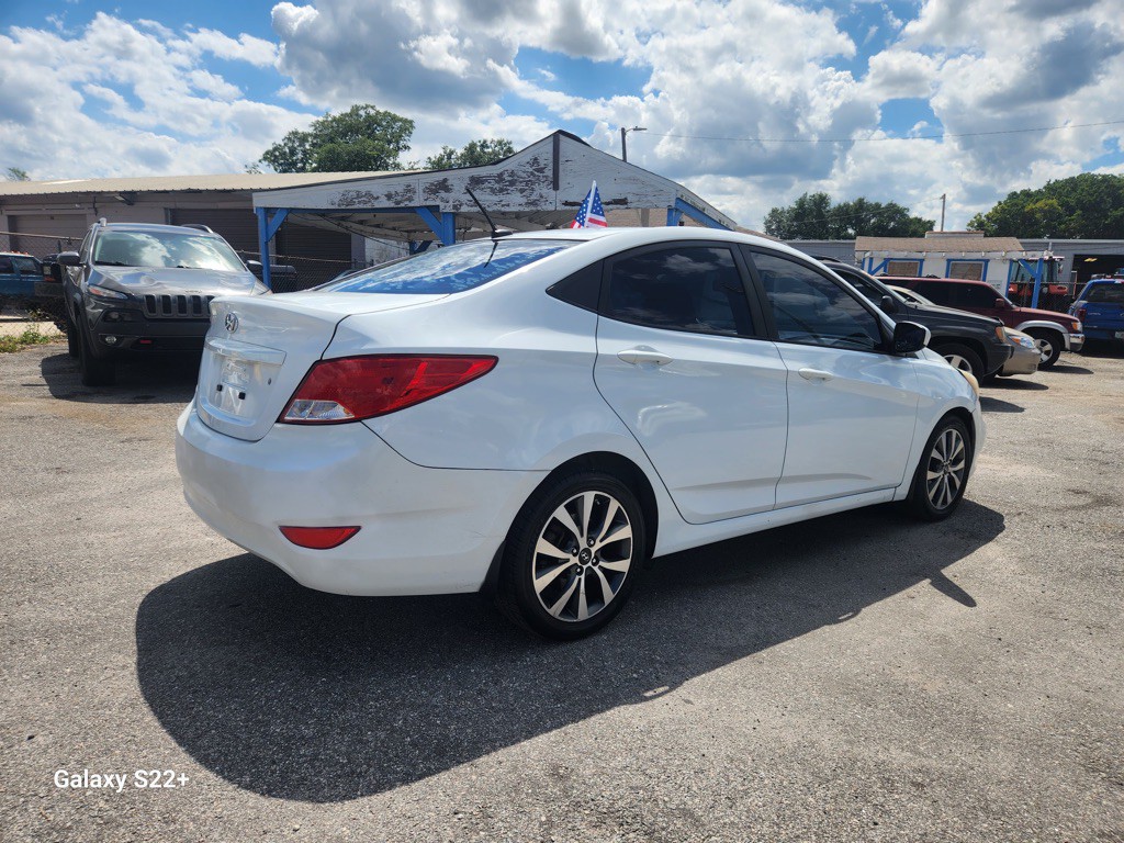 2017 Hyundai Accent Image 8