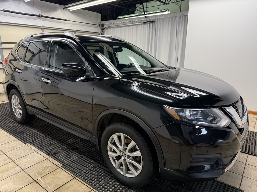 2017 Nissan Rogue Image 1