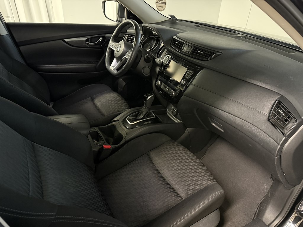 2017 Nissan Rogue Image 8