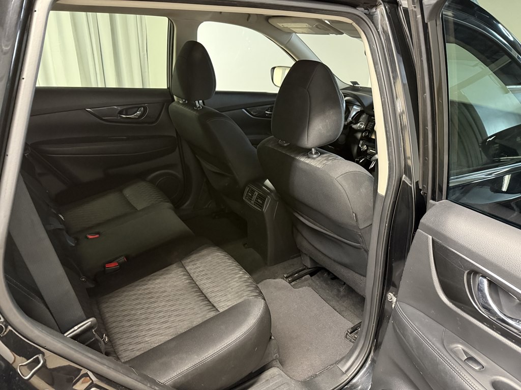 2017 Nissan Rogue Image 9