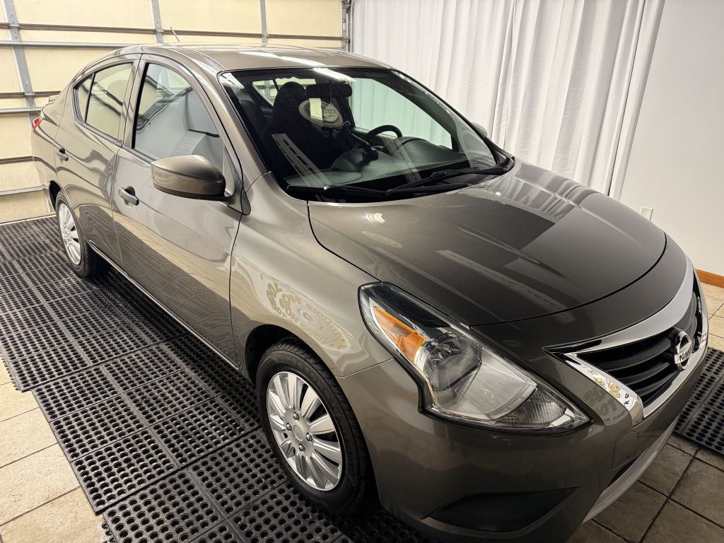2016 Nissan Versa Image 1