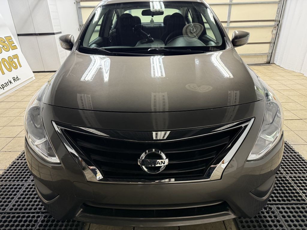 2016 Nissan Versa Image 2