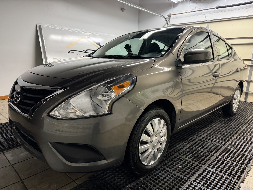 2016 Nissan Versa Image 3