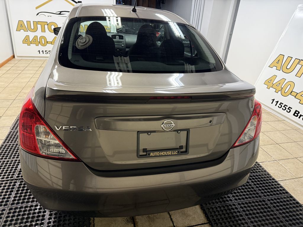 2016 Nissan Versa Image 5