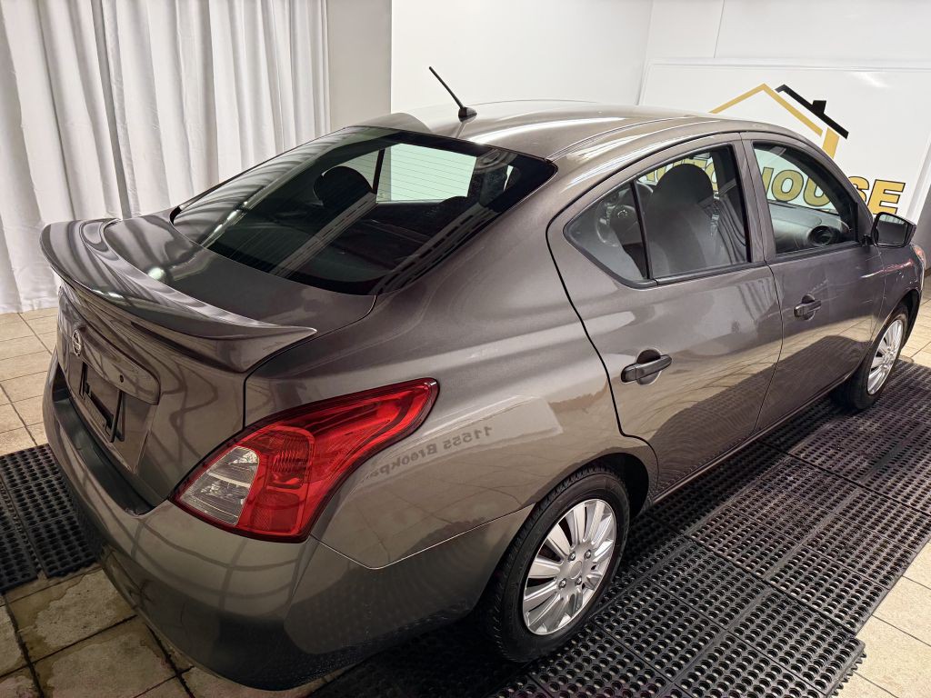 2016 Nissan Versa Image 6