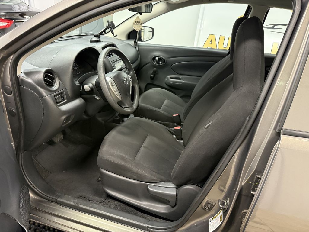 2016 Nissan Versa Image 7
