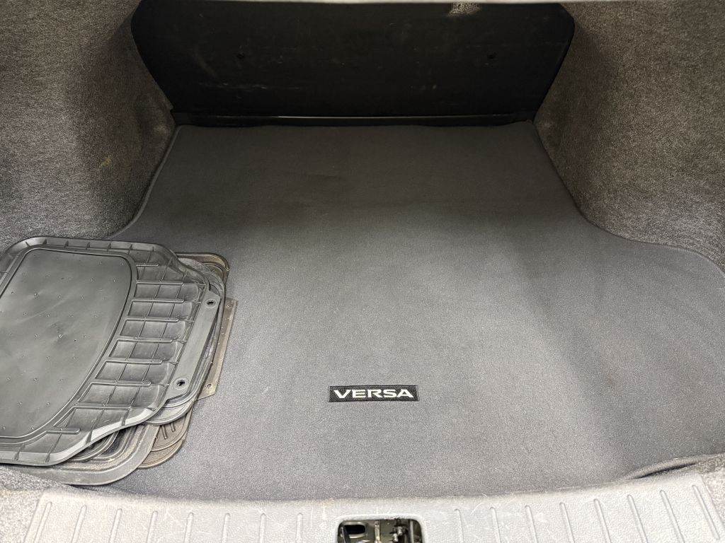 2016 Nissan Versa Image 12