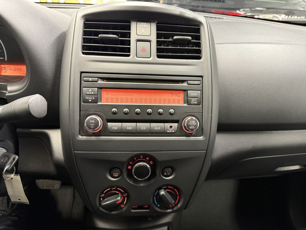 2016 Nissan Versa Image 14