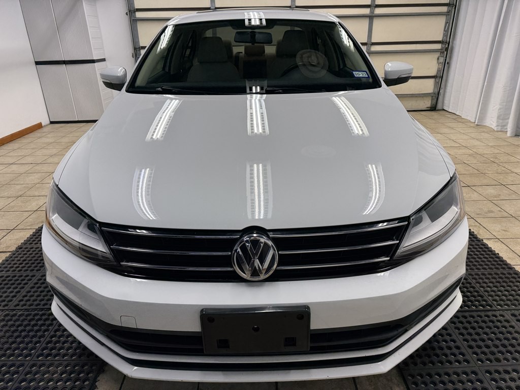 2017 Volkswagen Jetta Image 2