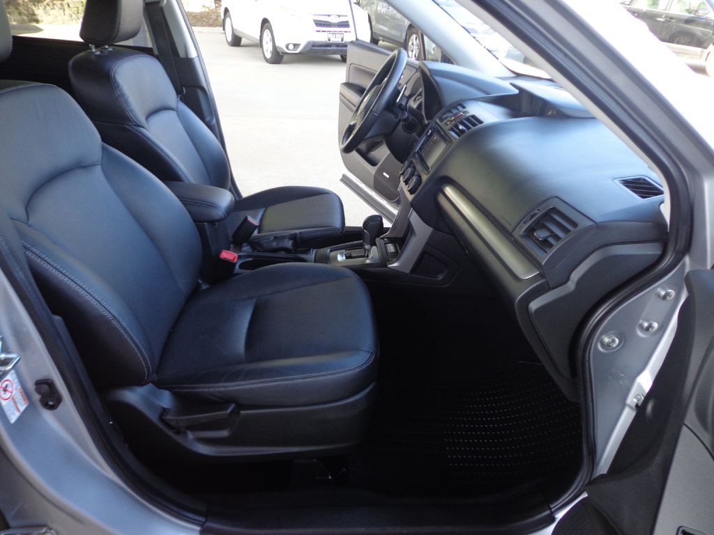 2014 Subaru Forester Image 16