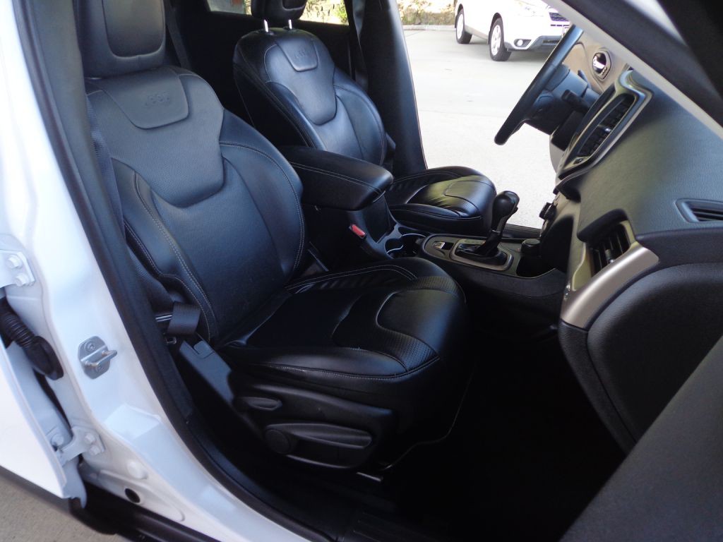 2015 Jeep Cherokee Image 17
