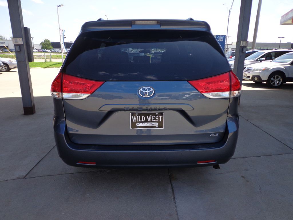 2014 Toyota Sienna Image 5