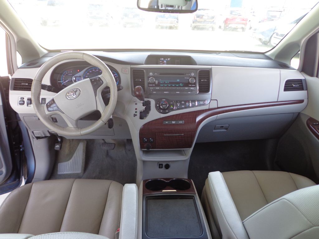 2014 Toyota Sienna Image 23
