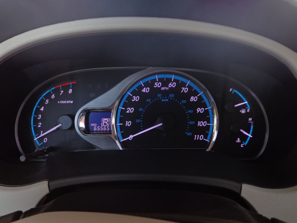 2014 Toyota Sienna Image 26