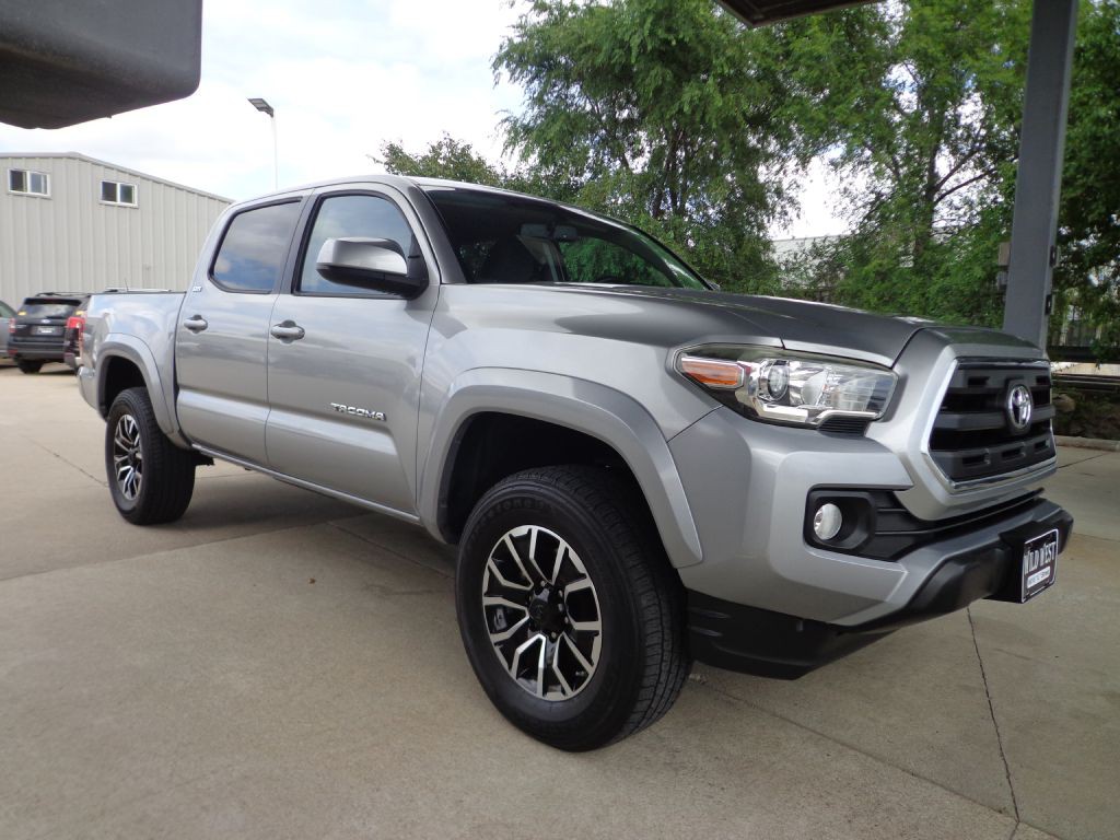 2017 Toyota Tacoma Image 3