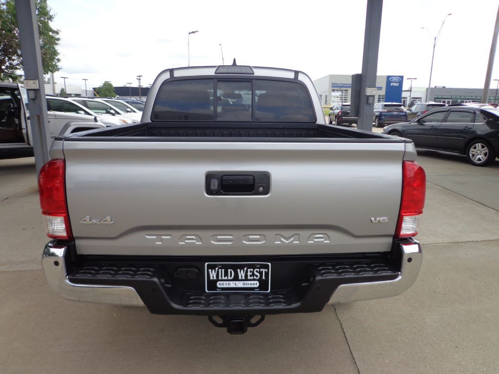 2017 Toyota Tacoma Image 5