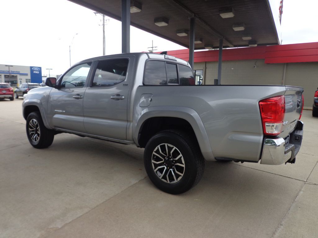2017 Toyota Tacoma Image 6