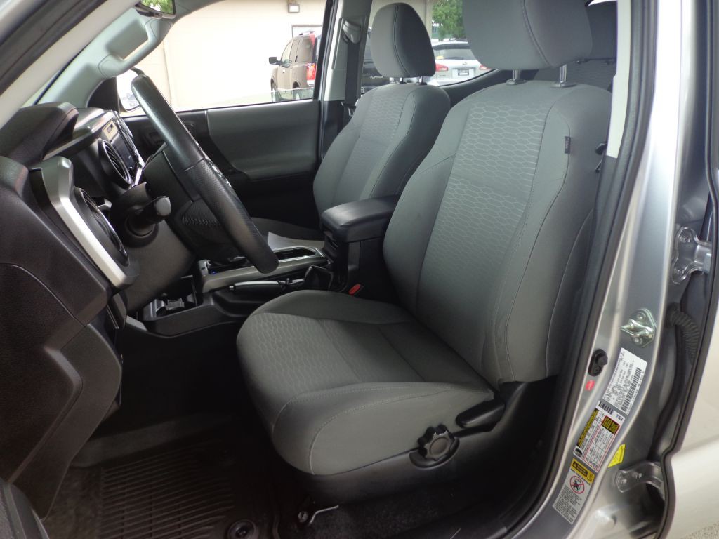 2017 Toyota Tacoma Image 14