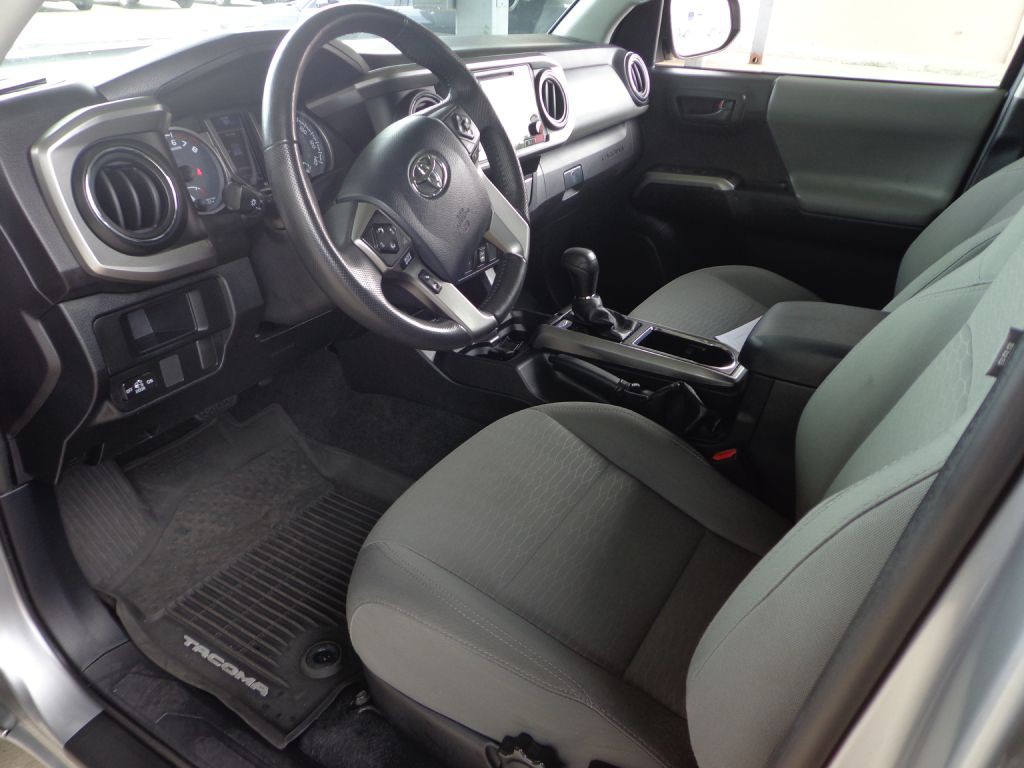 2017 Toyota Tacoma Image 15