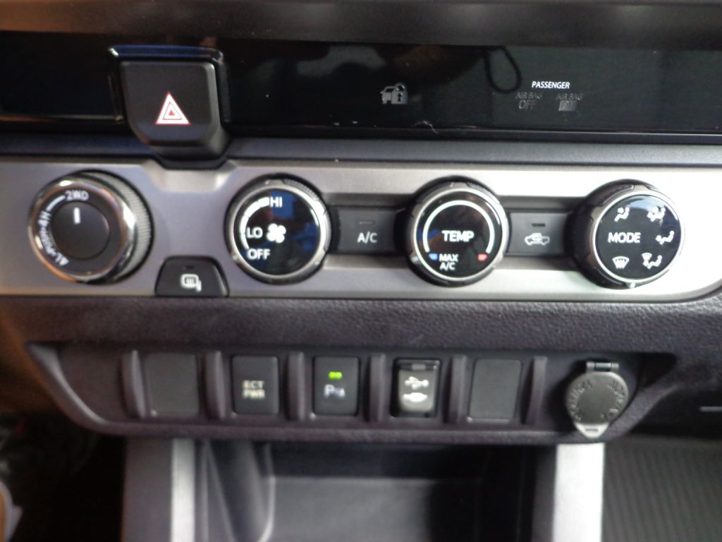 2017 Toyota Tacoma Image 20