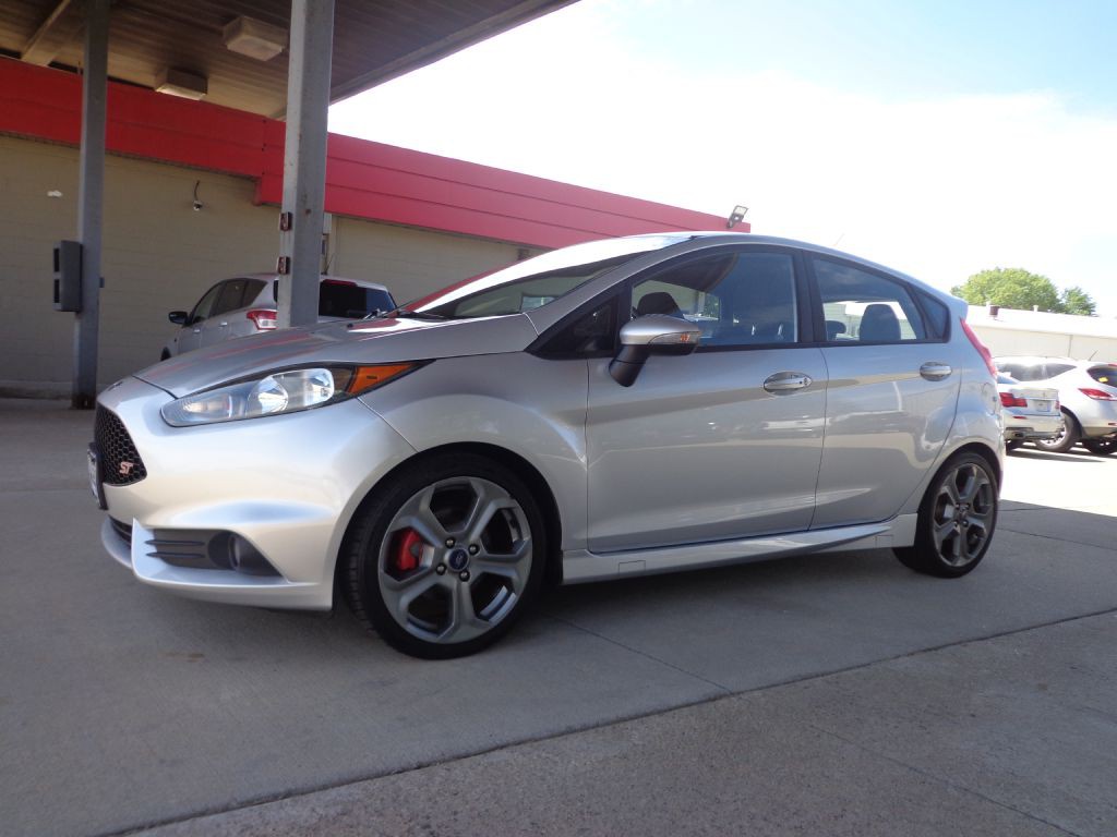 2015 Ford Fiesta Image 1