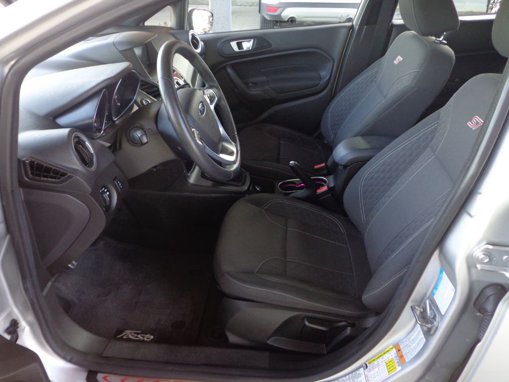 2015 Ford Fiesta Image 11