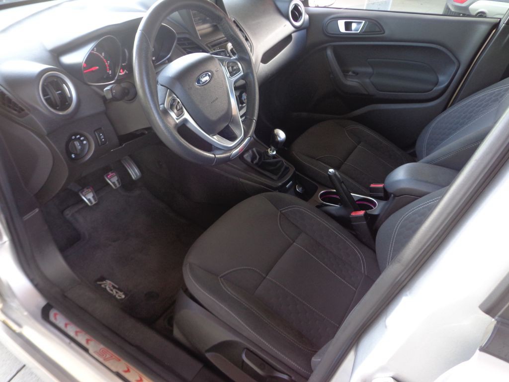 2015 Ford Fiesta Image 13