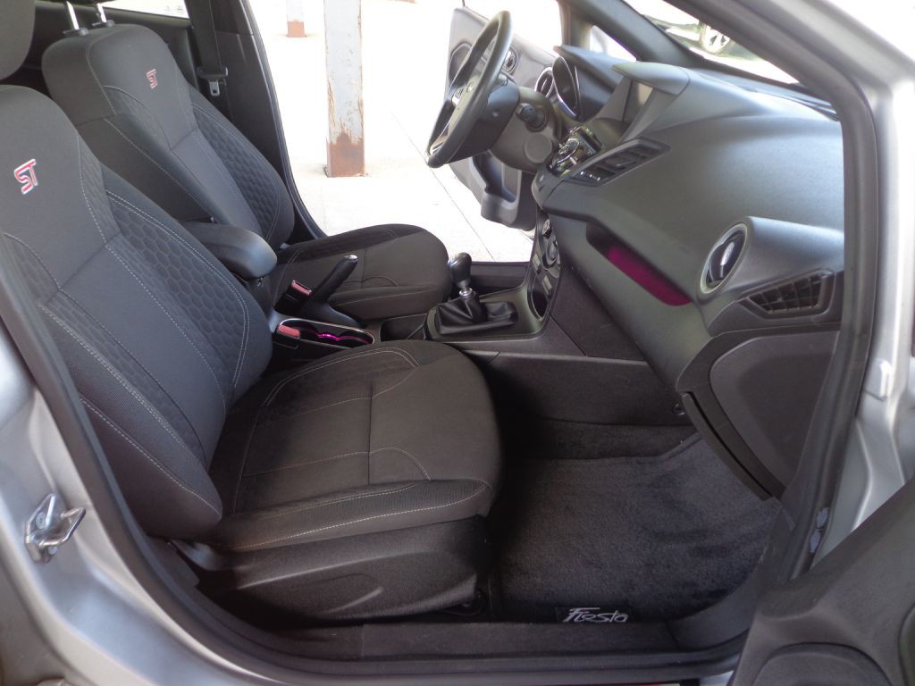 2015 Ford Fiesta Image 14