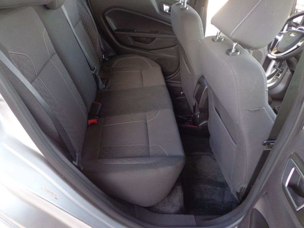 2015 Ford Fiesta Image 17