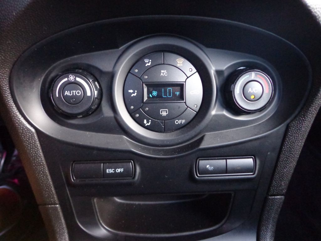 2015 Ford Fiesta Image 21