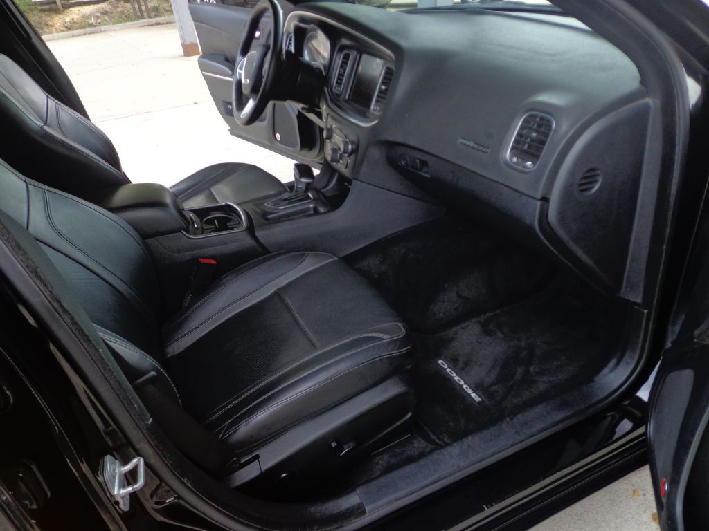 2015 Dodge Charger Image 18