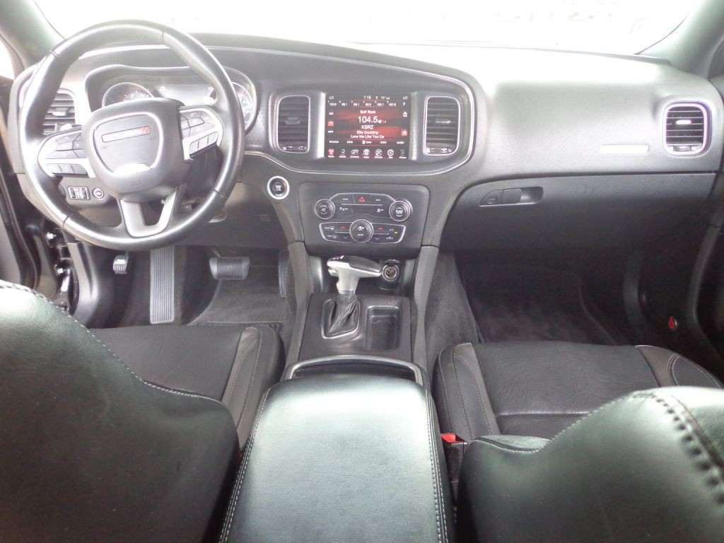 2015 Dodge Charger Image 21