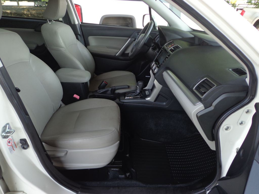 2016 Subaru Forester Image 16