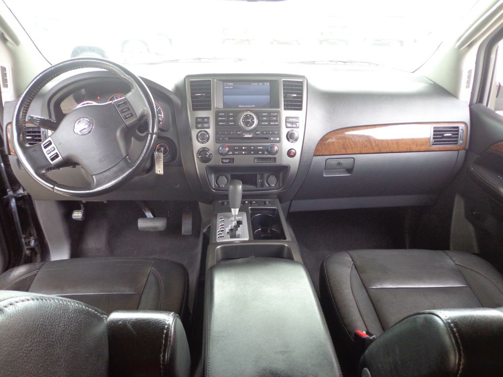 2012 Nissan Armada Image 23