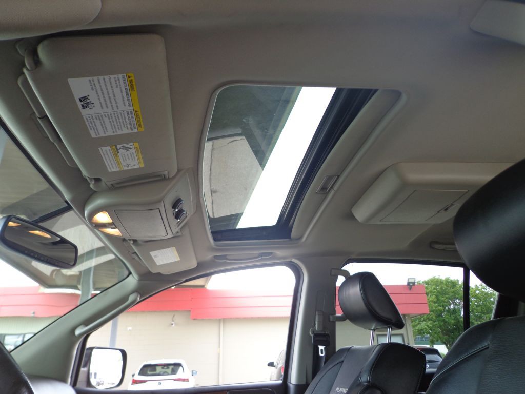 2012 Nissan Armada Image 24