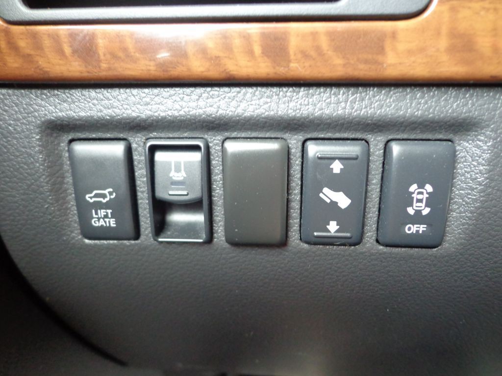 2012 Nissan Armada Image 28