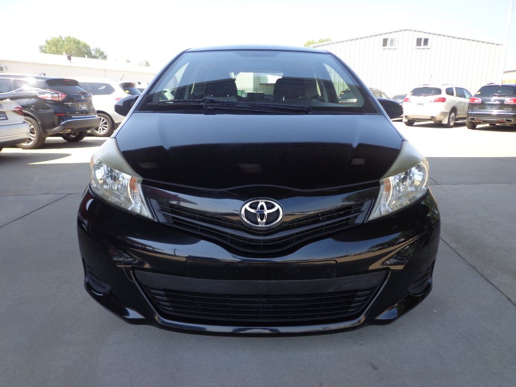 2012 Toyota Yaris Image 2