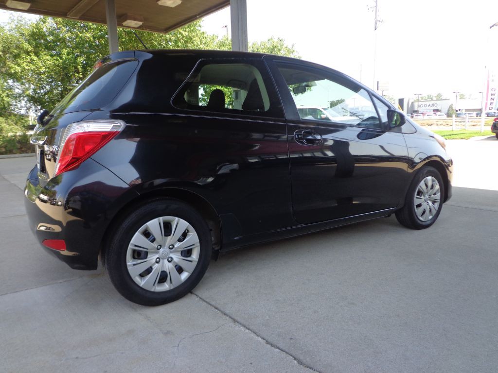 2012 Toyota Yaris Image 4