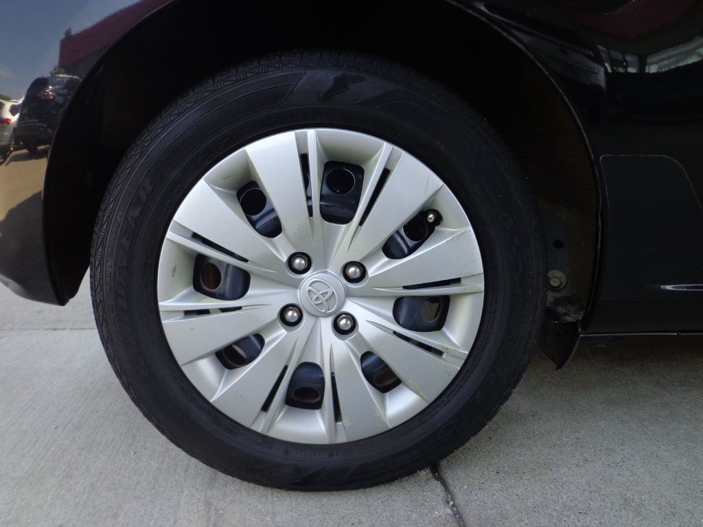 2012 Toyota Yaris Image 10