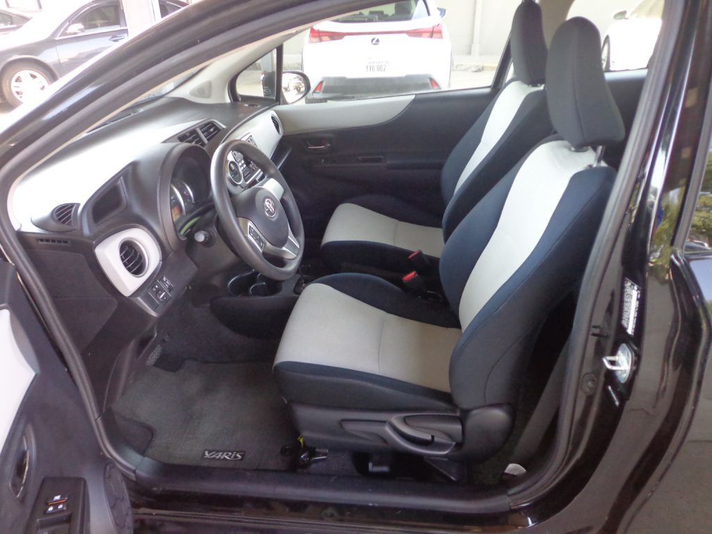 2012 Toyota Yaris Image 13