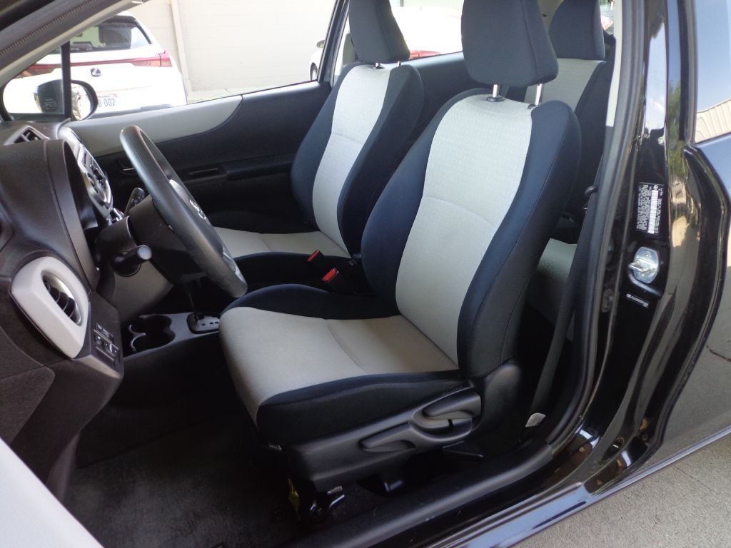 2012 Toyota Yaris Image 14