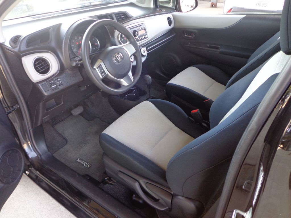 2012 Toyota Yaris Image 15