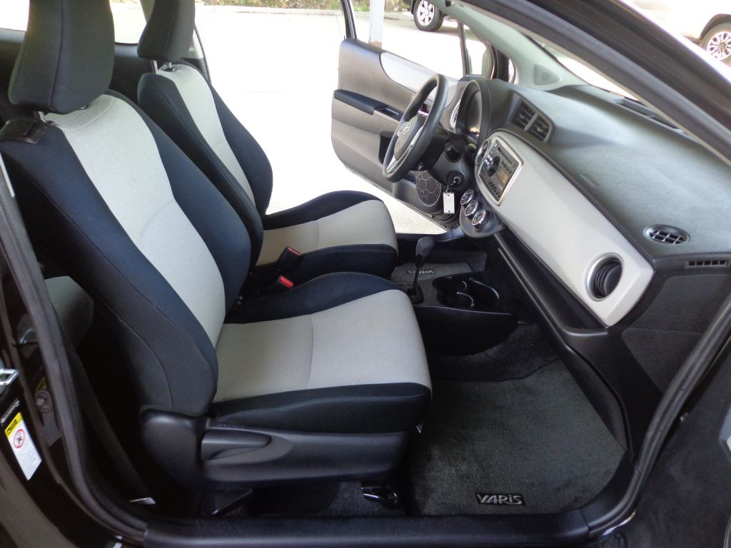 2012 Toyota Yaris Image 16