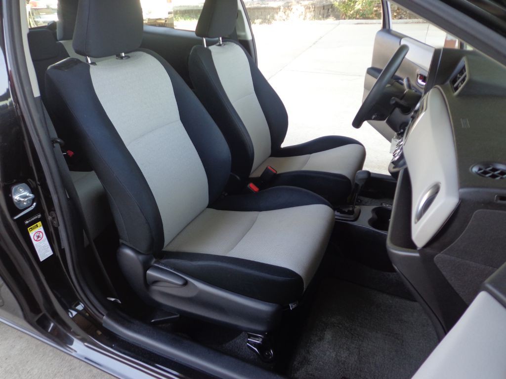 2012 Toyota Yaris Image 17