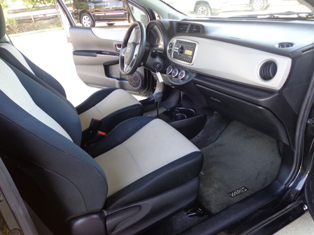 2012 Toyota Yaris Image 18