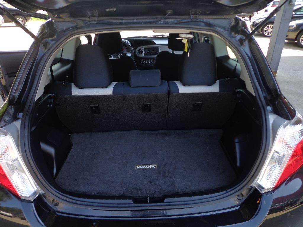 2012 Toyota Yaris Image 19