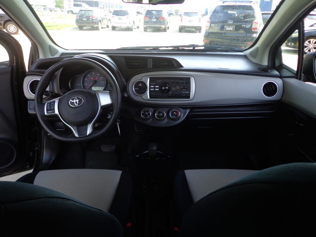 2012 Toyota Yaris Image 20