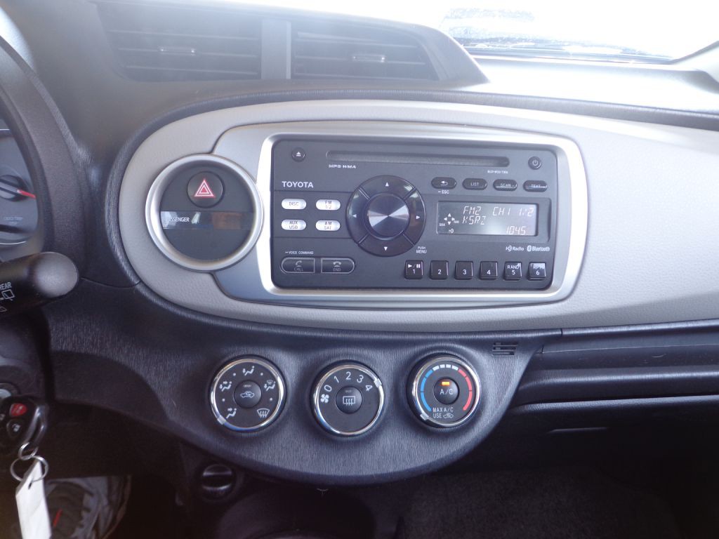 2012 Toyota Yaris Image 21
